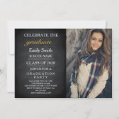 Blackboard Chalkboard Celebrate Graduation Party Einladung (Vorderseite)