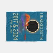 Blacked Out 2017 Total Solar Illustration Fleecedecke (Vorderseite (Horizontal))