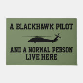 Blackhawk Pilot und normale Person Fußmatte (Vorderseite)
