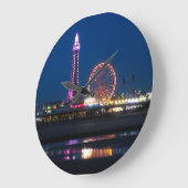 Blackpool Beach Lights at Night Große Wanduhr (Winkel)