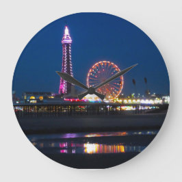 Blackpool Beach Lights at Night Große Wanduhr