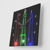 Blackpool Beautiful Tower Lights, Red, Green Quadratische Wanduhr (Winkel)