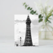 Blackpool Tower und Lampenposten B/W Postkarte (Stehend Vorderseite)