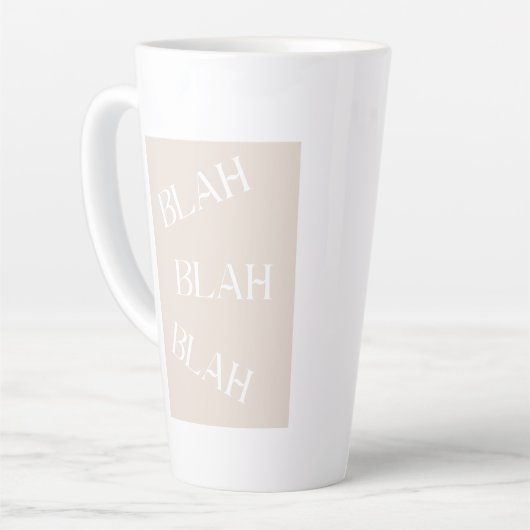 Blah Blah Blah schreibt den Hintergrund der neuest Milchtasse (Linke Ecke)