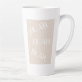 Blah Blah Blah schreibt den Hintergrund der neuest Milchtasse (Rechts)