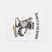 Blame It On The Alcohol Drunk Raccoon Meme Trashed Fleecedecke (Vorderseite (Horizontal))