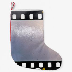 Blank 35 mm Filmrahmen oder Streifen auf weißem Hi Kleiner Weihnachtsstrumpf