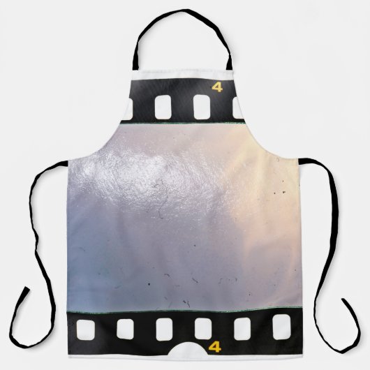 Blank 35 mm Filmrahmen oder Streifen auf weißem Hi Schürze (Vorderseite)