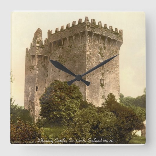 Blarney Castle clock, Co. Cork, Irland. Quadratische Wanduhr (Vorderseite)