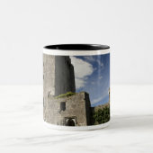 Blarney Castle, Irland Zweifarbige Tasse (Mittel)