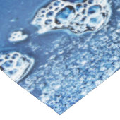 Bläschen Eiswasser Blaues Abstraktes Tablett Tischdecke (Schrägansicht)