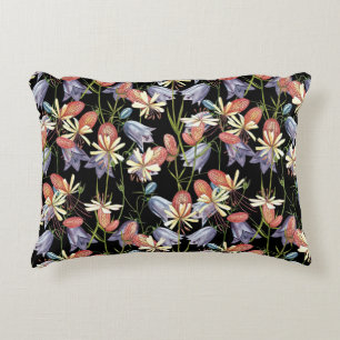 Blase Campion Glocken: Aquarellfarbene Blüten Dekokissen