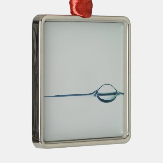 Blasen auf Wasser-Oberfläche Ornament Aus Metall (Rechts)