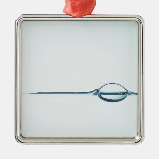 Blasen auf Wasser-Oberfläche Ornament Aus Metall (Vorne)