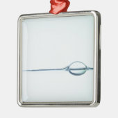 Blasen auf Wasser-Oberfläche Ornament Aus Metall (Links)