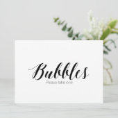 "Blasen bitte eins nehmen" Kalligrafie-Hochzeitssy Einladung (Stehend Vorderseite)