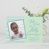 Blasen-Pop über Themenjunge Geburtstagsparty (Stehend Vorderseite)