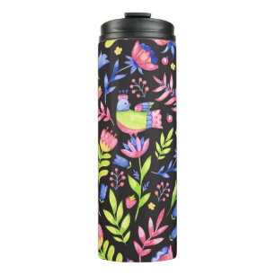 Bläsernahes Muster. Frühlingsblumen und Thermosbecher