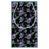 Bläserne Blätter mit dunklem Hintergrund Kleine Geschenktüte (Rückseite)