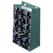 Bläserne Blätter mit dunklem Hintergrund Kleine Geschenktüte (Rückseite Schrägansicht)