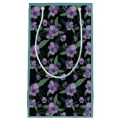 Bläserne Blätter mit dunklem Hintergrund Kleine Geschenktüte (Vorderseite)