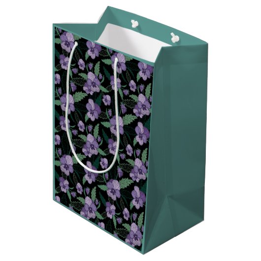 Bläserne Blätter mit dunklem Hintergrund Mittlere Geschenktüte (Rückseite Schrägansicht)