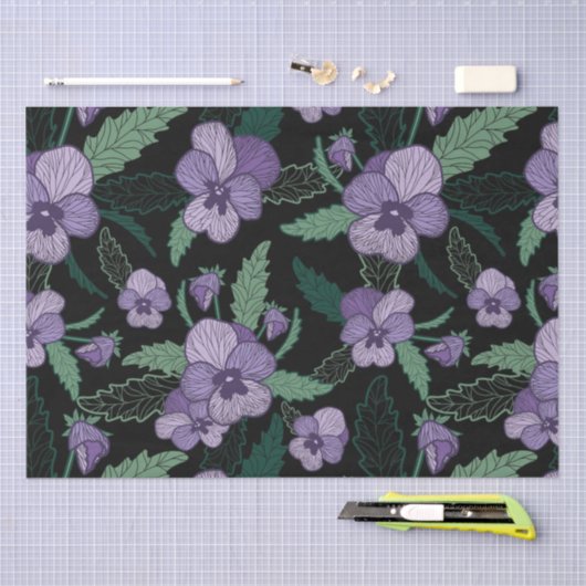 Bläserne Blätter mit dunklem Hintergrund Seidenpapier (Handwerk)