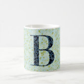 Bläserne Elegante Klasse Monogram B blau mit einer Kaffeetasse (Mittel)