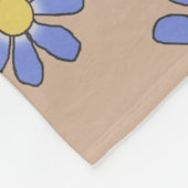 Bläserne, grafische Blüten in beliebiger Farbe Fleecedecke (Ecke)