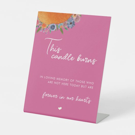 Bläserne heiße Rosa dieser Kerze verblasst in der Sockelschild (Vorderseite)