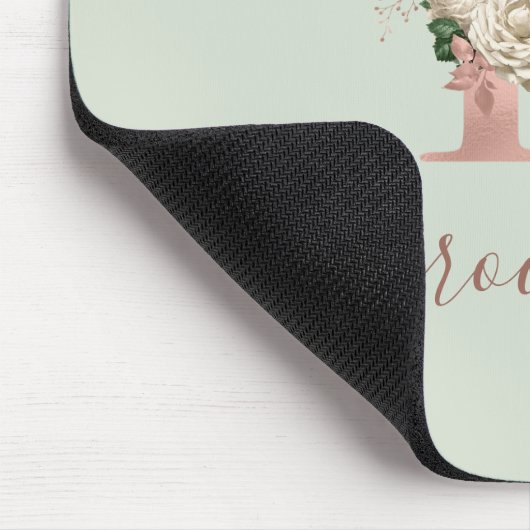 Bläserne Rose Gold Monogram Letter "B" Sage Green Mousepad (Ecke)