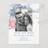 Blass Blau und Dusty Pink Blüten Save the Date Ankündigungspostkarte (Vorderseite)