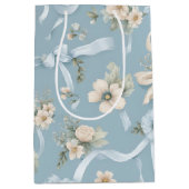 Blass Blau und Weiß Blumen und Bögen Mittlere Geschenktüte (Vorderseite)