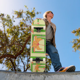Blass gelbgrüne Geo-Blumenmuster Skateboard