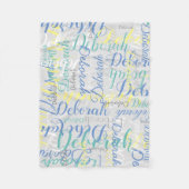 Blass-graue Fleece-Blanket mit wiederholtem Namen Fleecedecke (Vorderseite)