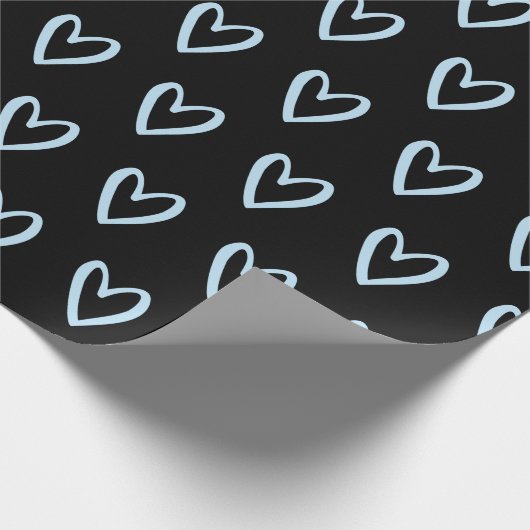 Blassblau auf schwarz handgezogenen Herz-Umschlagp Geschenkpapier (Ecke)