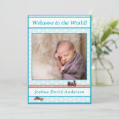 Blassblaue Polka-Dot Baby Boy Geburtsankündigung Ankündigung (Stehend Vorderseite)