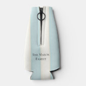 Blassblaue und antike weiße Streifen Mit Monogramm Flaschenkühler (Rückseite)