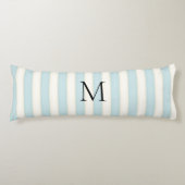 Blassblaue und antike weiße Streifen Mit Monogramm Seitenschläferkissen (Vorderseite)