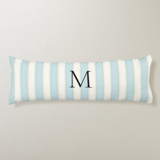 Blassblaue und antike weiße Streifen Mit Monogramm Seitenschläferkissen (Vorderseite)