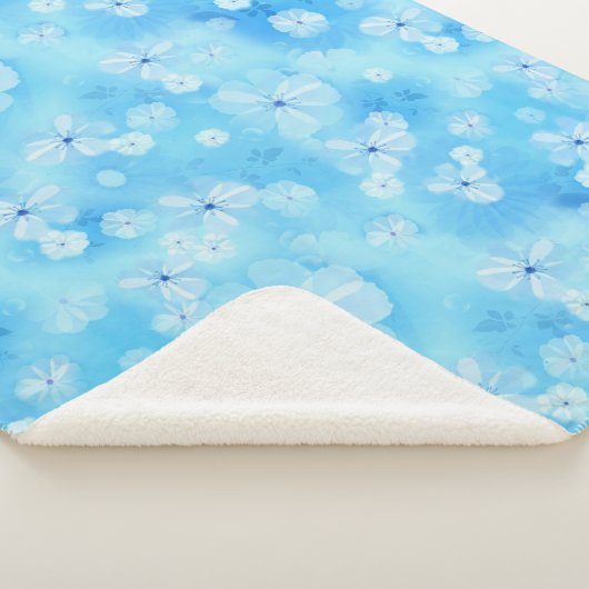 Blassblauer Himmel wiederholen - weiße Aquarellfar Sherpadecke (3/4)