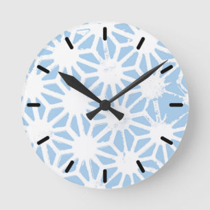 Blassblaues geometrisches Muster Runde Wanduhr