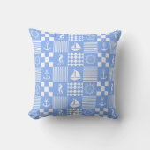 Blassblaues nautisches Patchwork-Muster Kissen (Vorderseite)