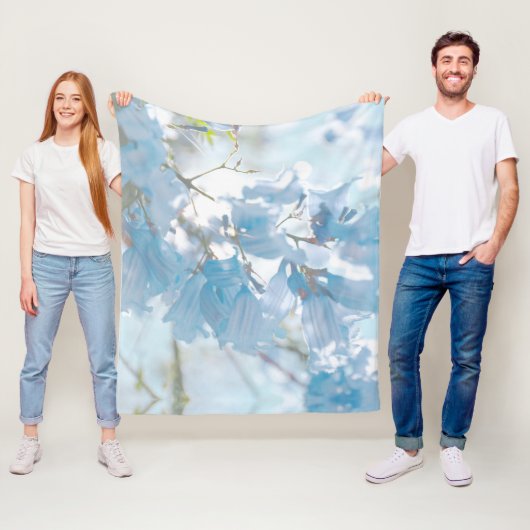 Blasse Pastel Blauer Jacaranda Blume Blüten Fleecedecke (Beispiel)