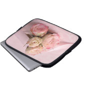 blasse Rosen auf rosa Wirbelslaptophülse Laptopschutzhülle (Vorne Knopf)