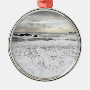 Blasse schaumige Ozeanlandschaft, Island Ornament Aus Metall