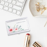Blässe und Bläschen Visitenkarten Etui<br><div class="desc">Die elegante und feminine Visitenkartenkartentafel mit einem Blumenstrauß rosa Aquarellfarben und schlängelgrünen Blätter,  die von der Ecke blühen. Personalisieren Sie Ihren Namen,  Ihre Monografie oder Ihren Firmennamen in modernen Schriftzeichen.</div>