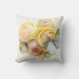 blasser er-grün Schmetterling auf Blumen Kissen