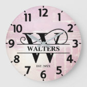 Blasses Lavendel abgenutztes W Monogramm Große Wanduhr (Vorderseite)