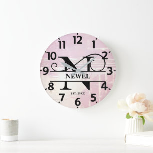 Blasses Lavendel-Distressed-N-Monogramm Große Wanduhr
